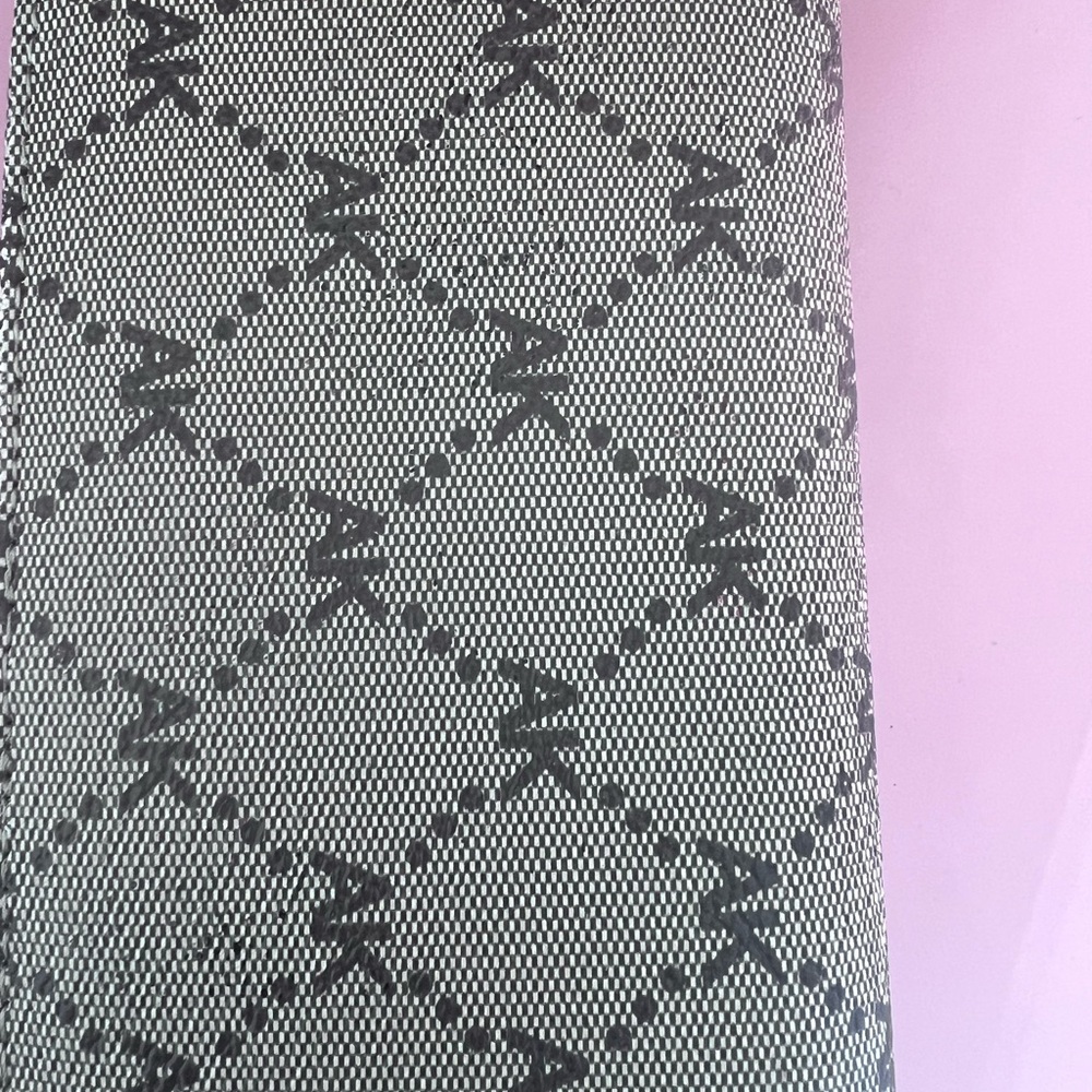 Gray Patterned Men's Wallet With Silver Accent - image 2